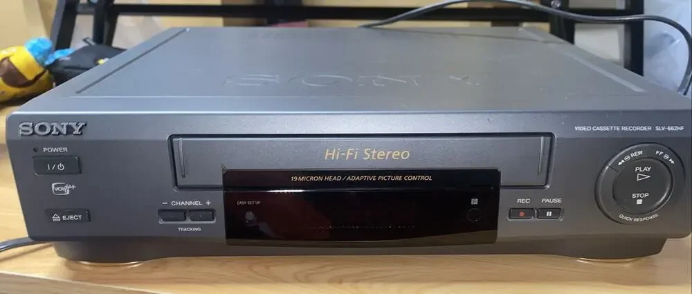 Sony SLV-662HF VCR Hi-Fi Stereo VHS Player/ Won’t Play- Parts Only Powers On